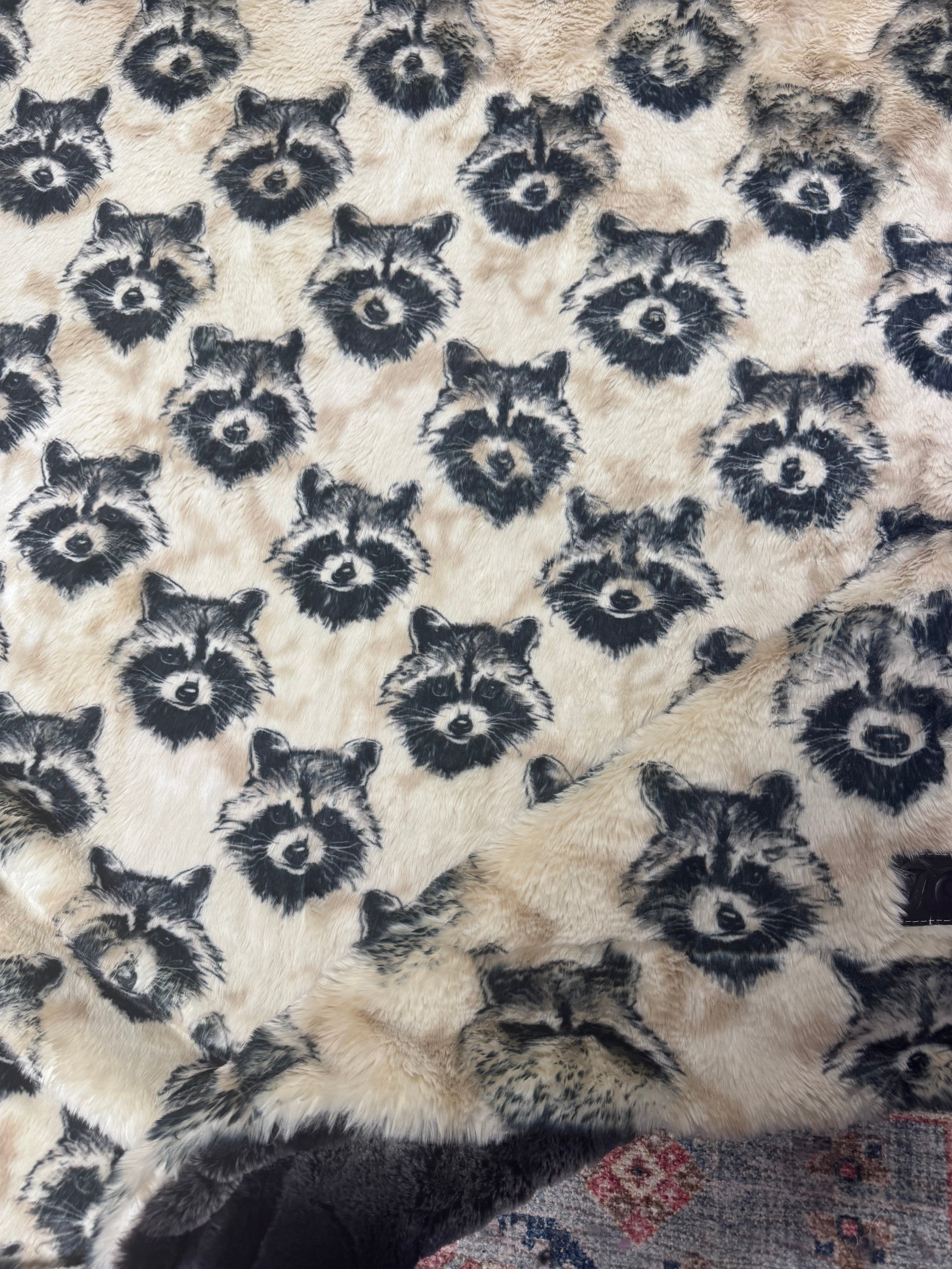 Throw  trash panda on Siberian / stripe Hudson black grey