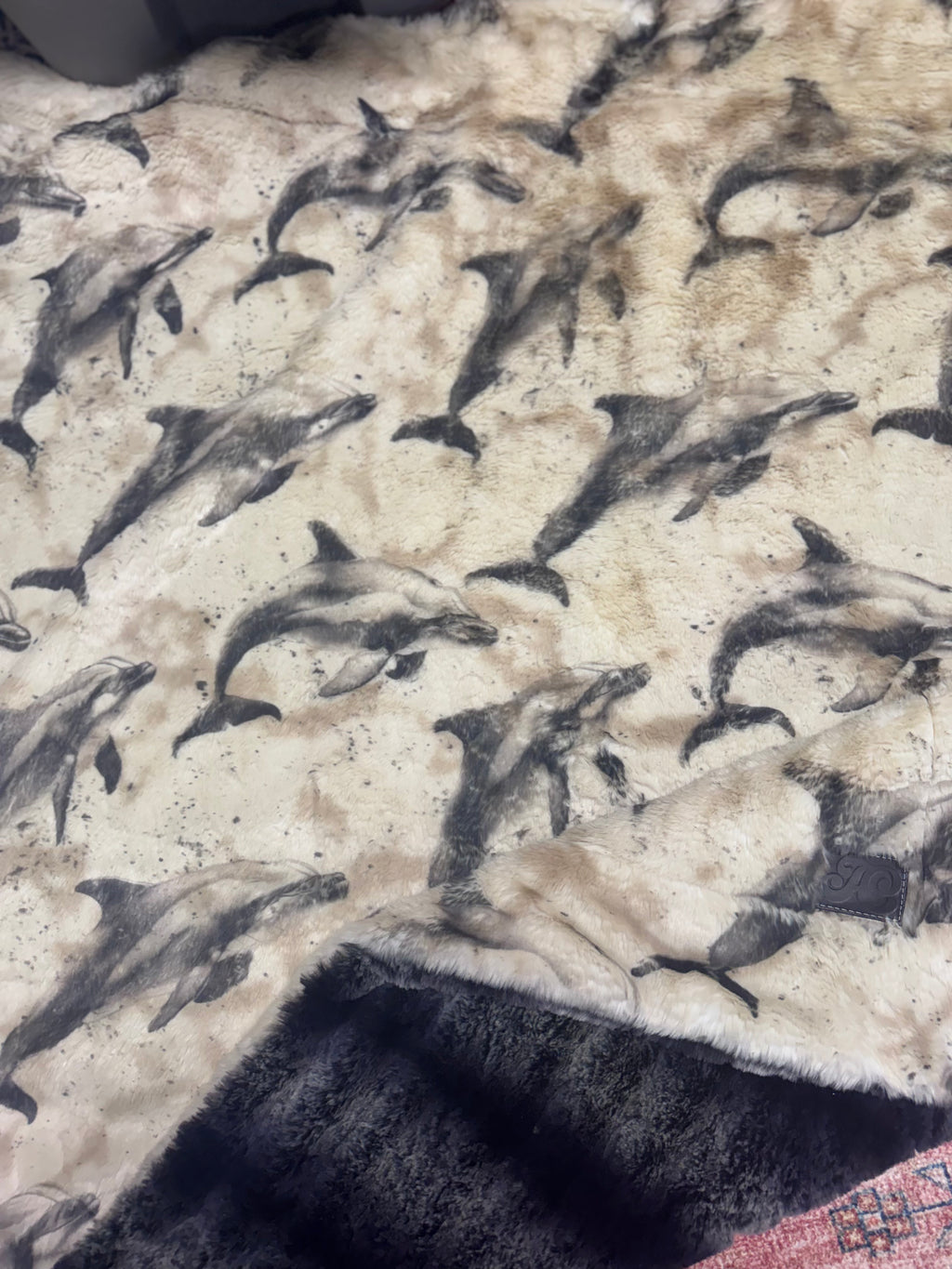 Throw dolphins on Siberian/ black stripe Hudson