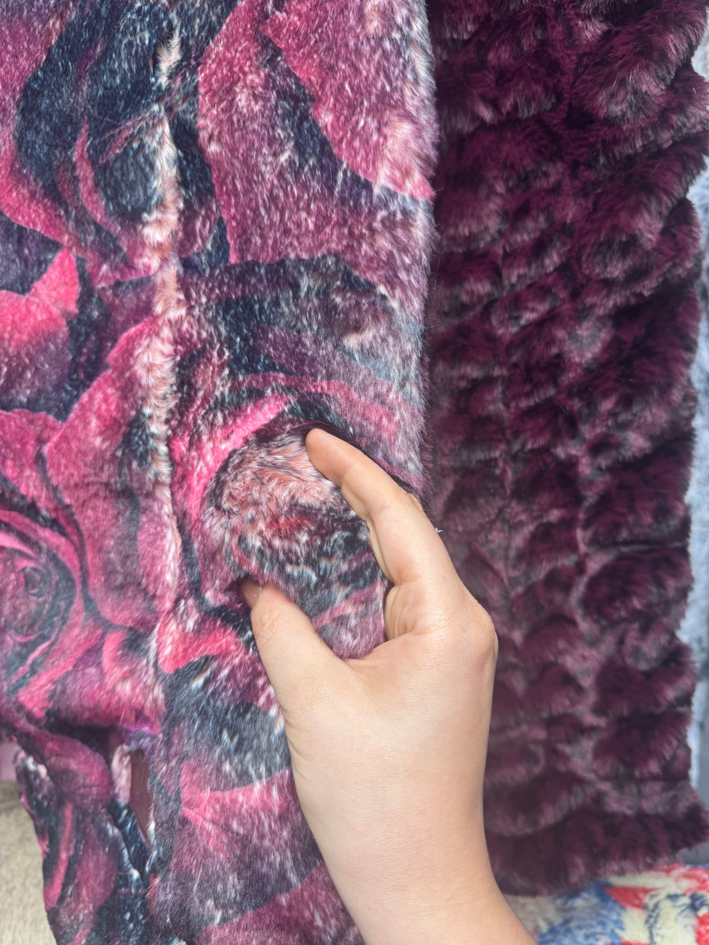 Throw burgundy roses on kodi/ merlot cheetah Milan