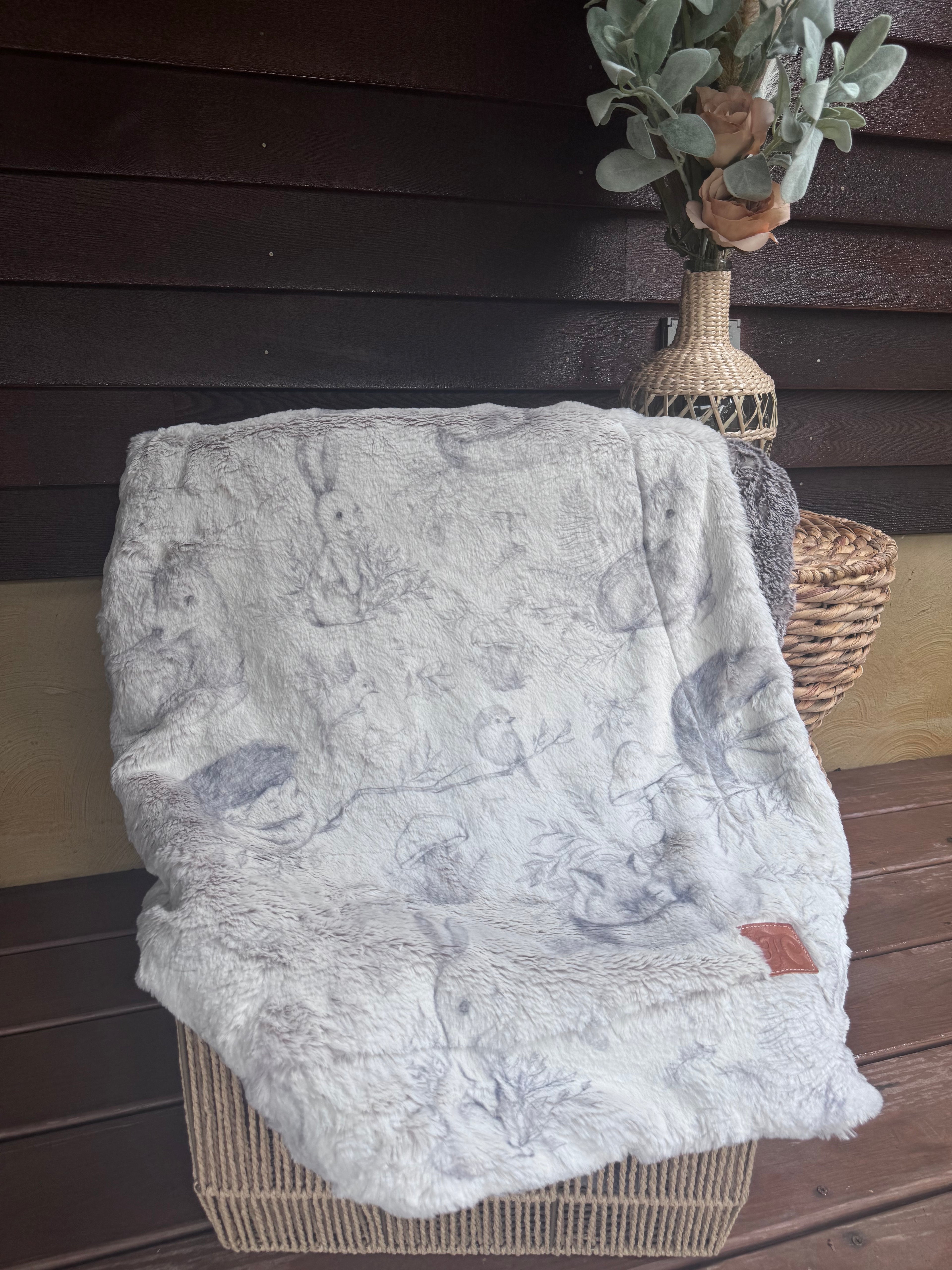 Throw dainty woodland on kodi/ fig arctic chinchilla