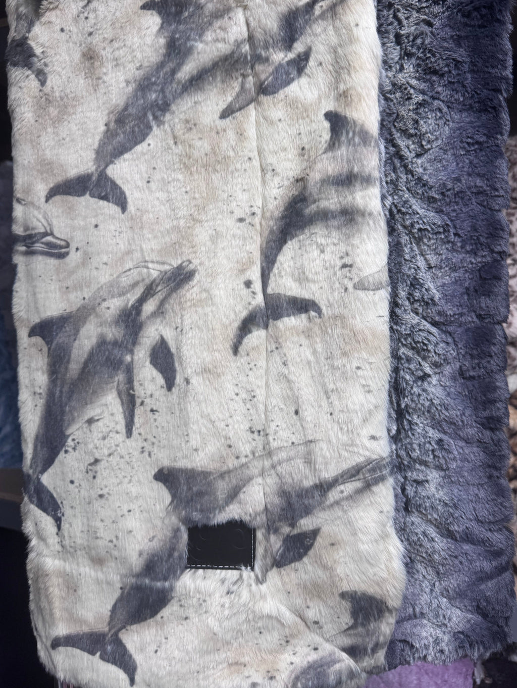 Throw dolphins on Siberian/ black stripe Hudson
