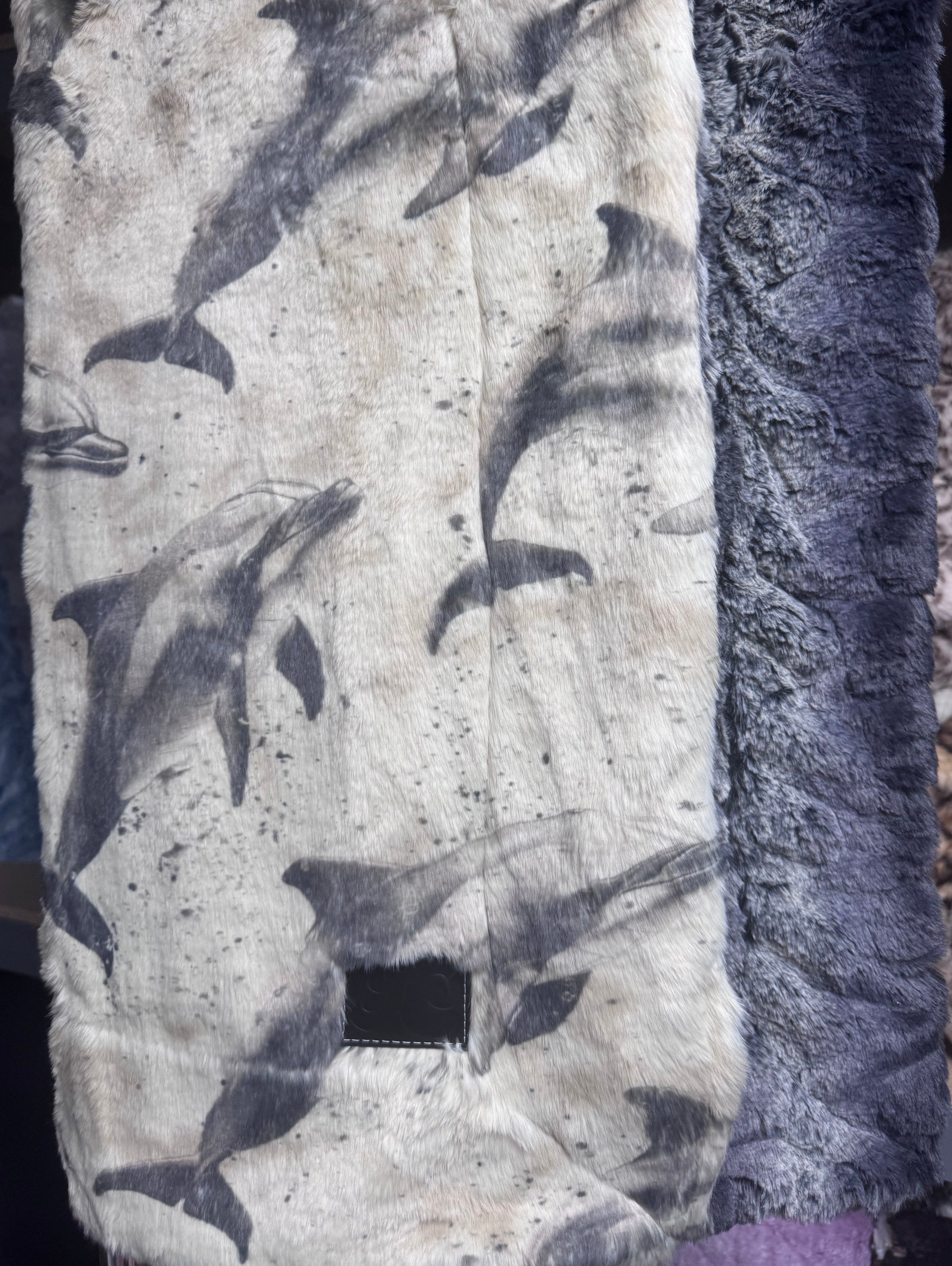 Throw dolphins on Siberian/ black stripe Hudson