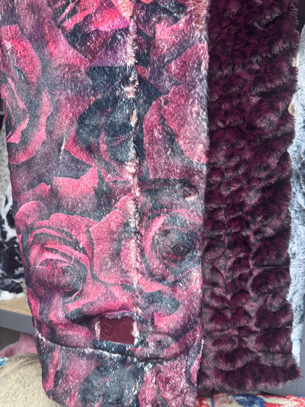 Throw burgundy roses on kodi/ merlot cheetah Milan