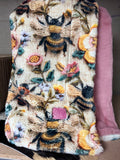 dark sweater bees on kodi/ dusty pink Siberian