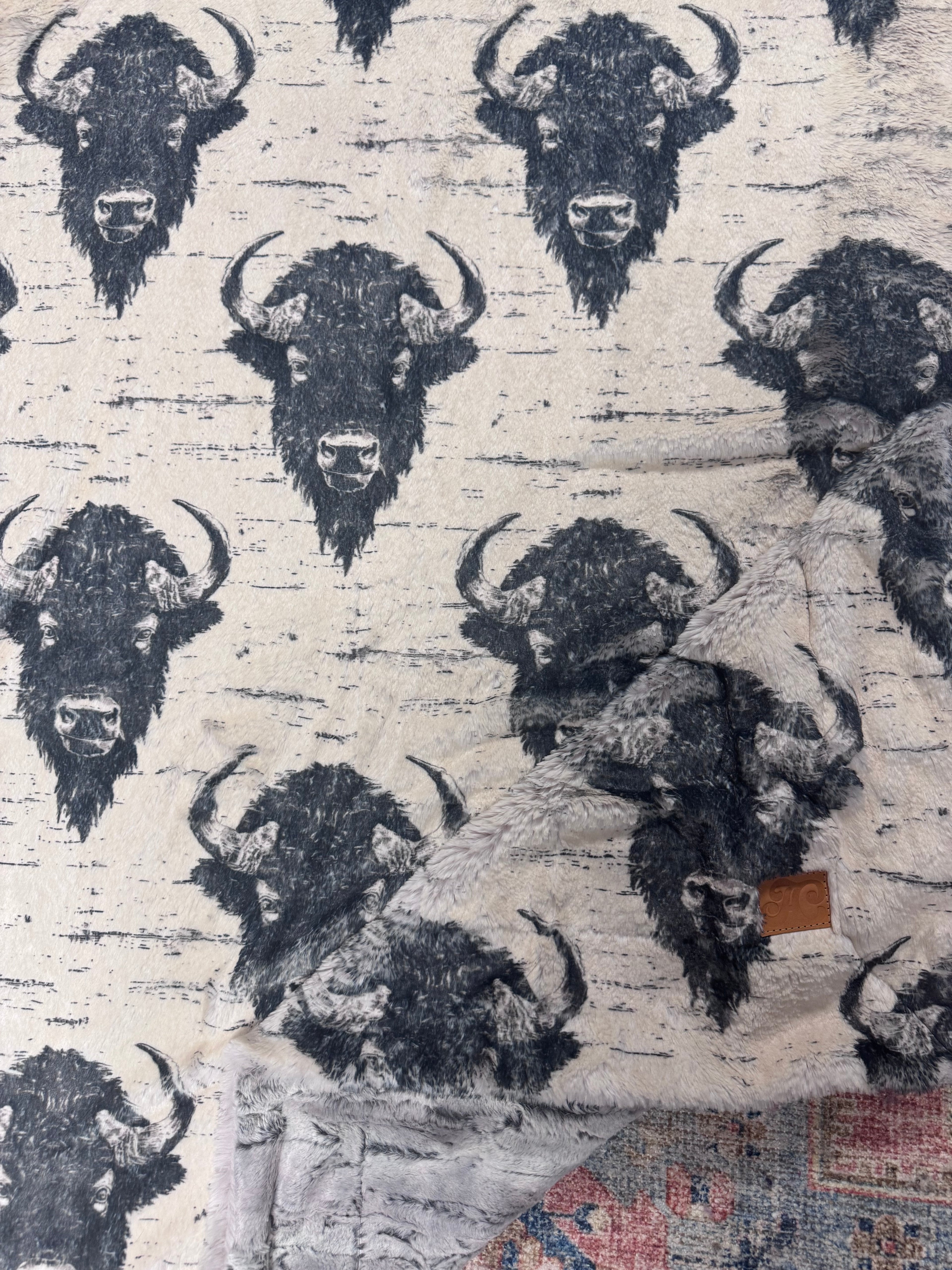 Throw 60x50 buffalo heads on kodi/ silver fox