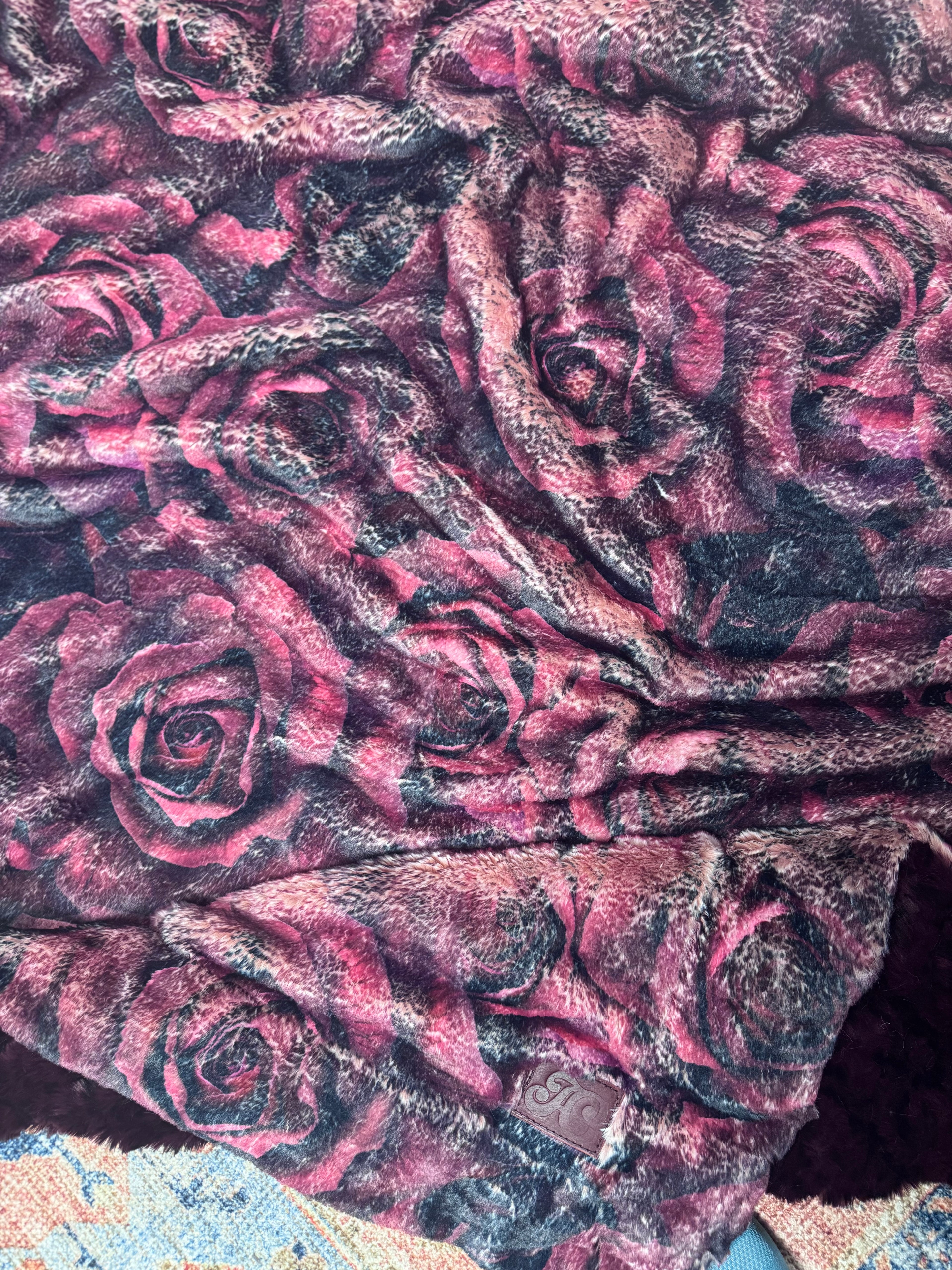 Throw burgundy roses on kodi/ merlot cheetah Milan