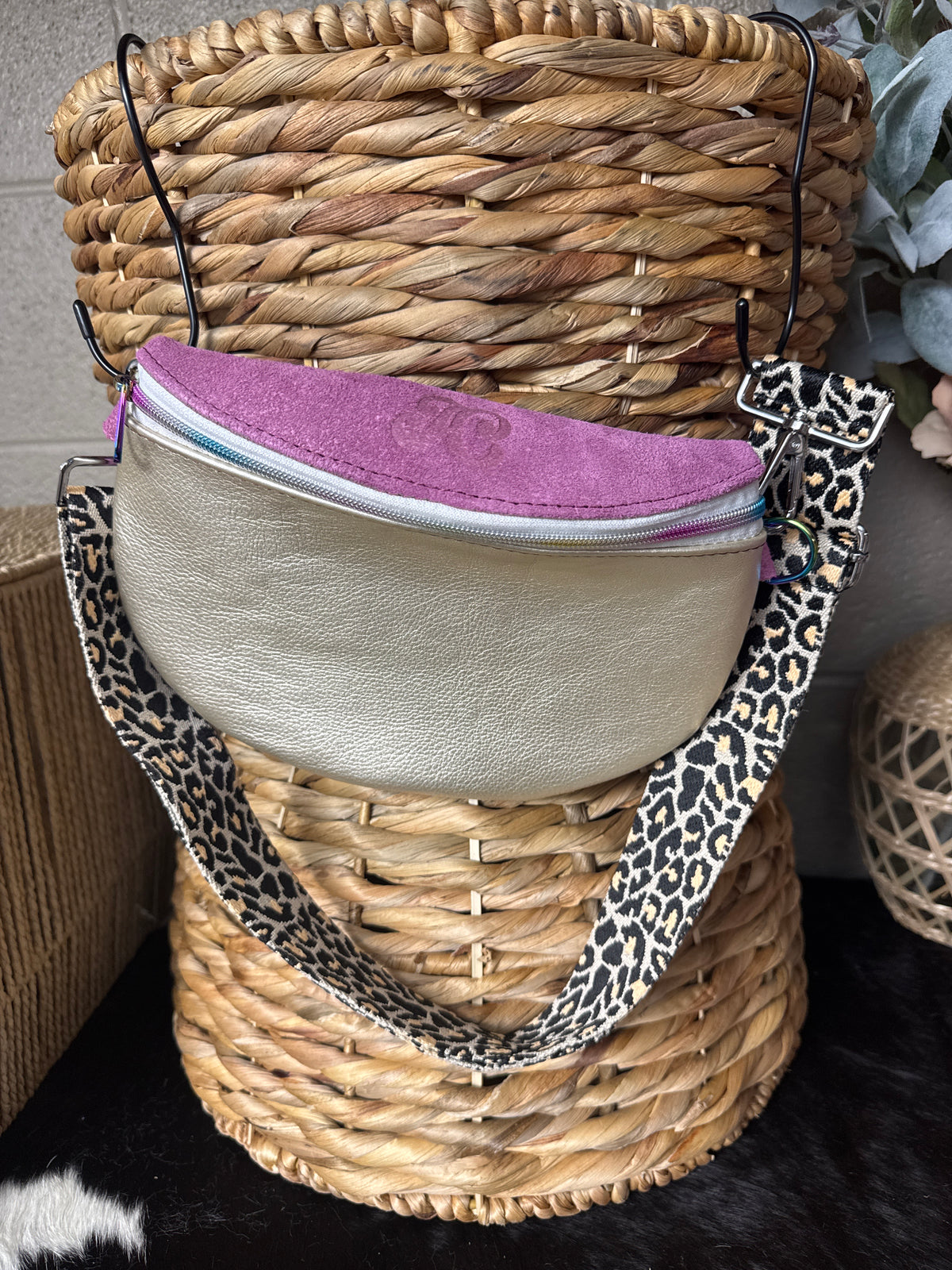 Bum bag shiny pink suede