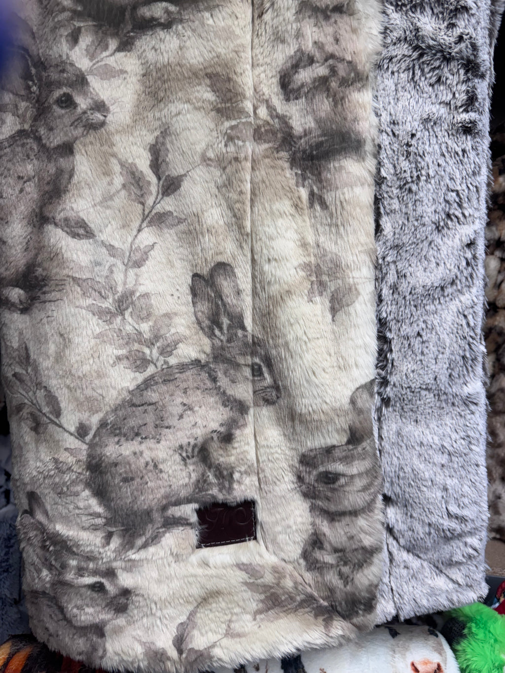 Throw bunnies on Siberian / espresso hush