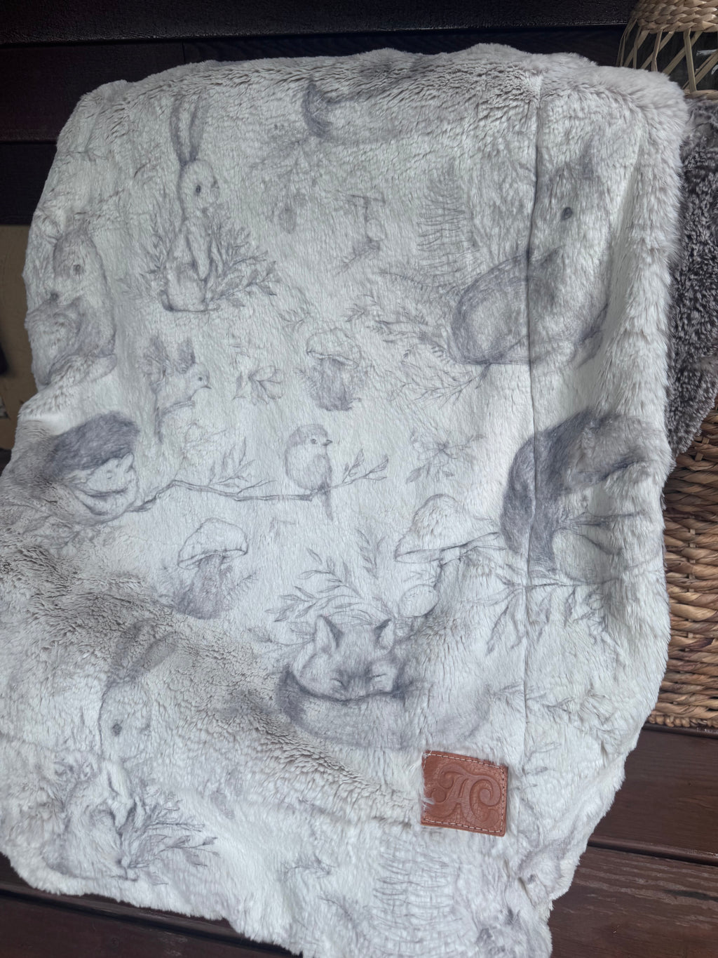 Throw dainty woodland on kodi/ fig arctic chinchilla