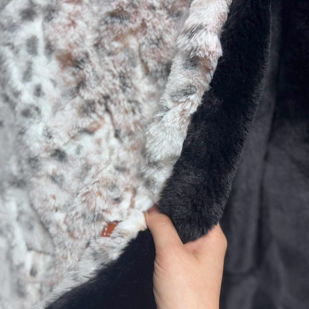 Throw brown/ black deer Cora/ black bunny