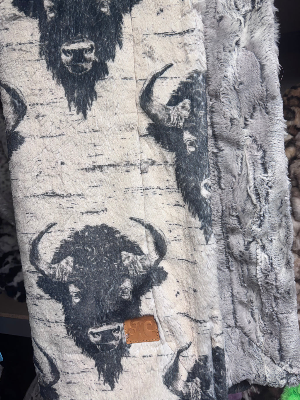 Throw 60x50 buffalo heads on kodi/ silver fox