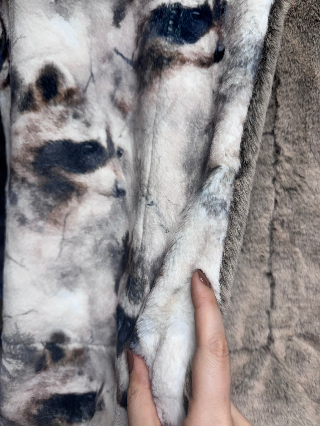 Throw shadow raccoon on seal/ mocha cypress