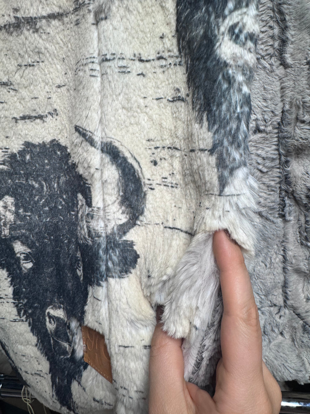 Throw 60x50 buffalo heads on kodi/ silver fox