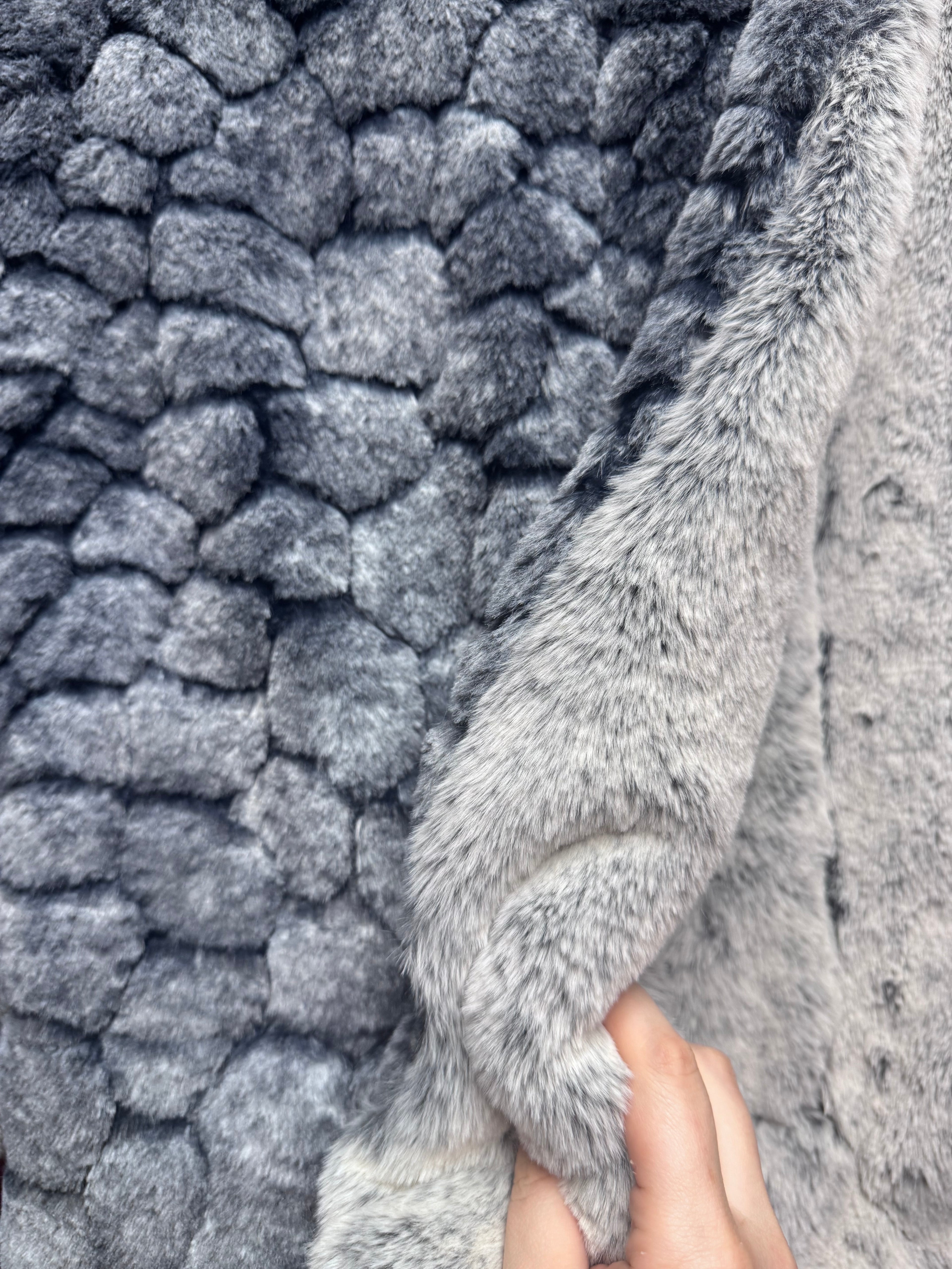 Throw pepper turtle creek/ black frosted whispy