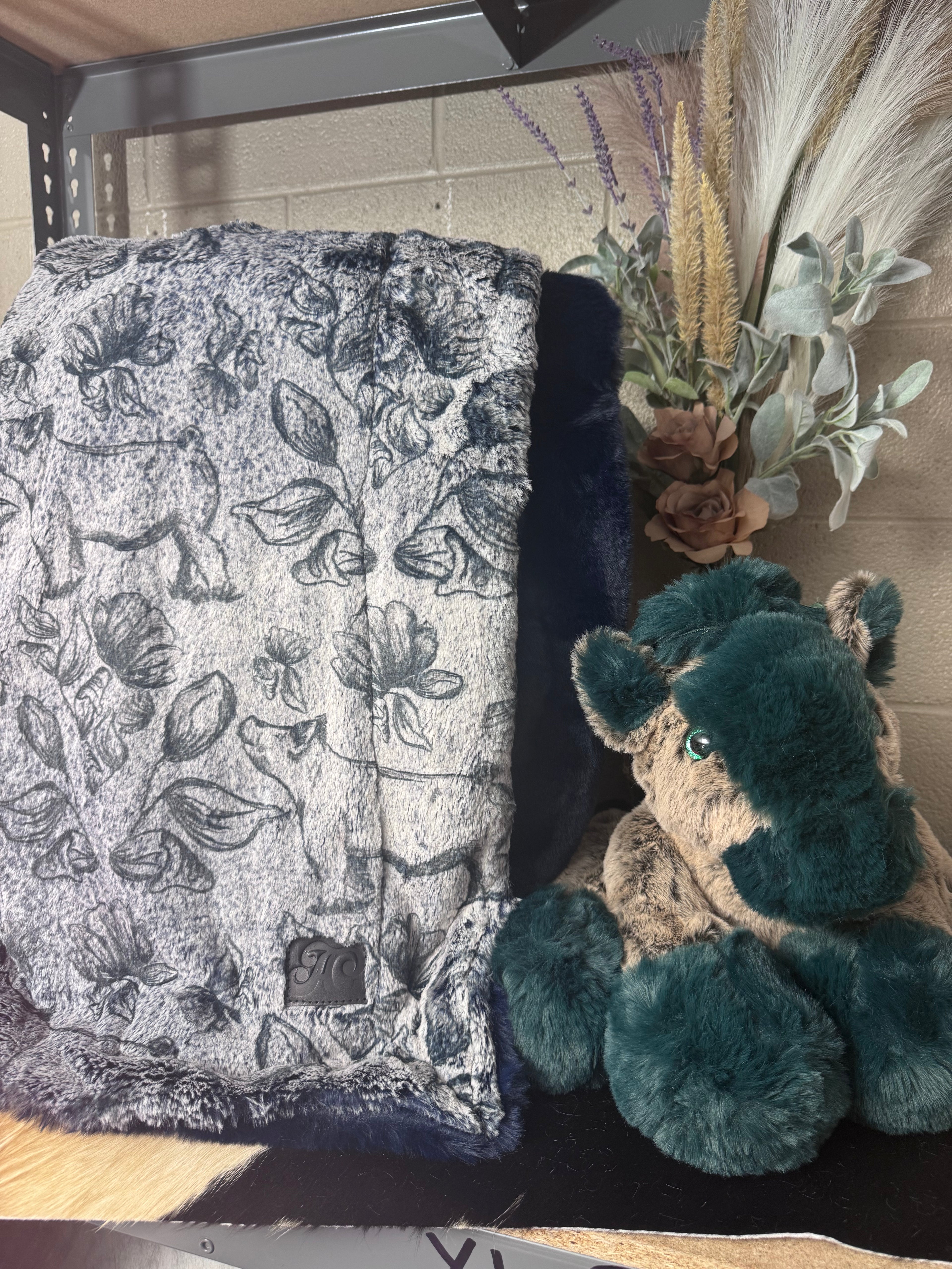 WAF throw pigs on kodi/ navy siberian/ with spruce cypress horse